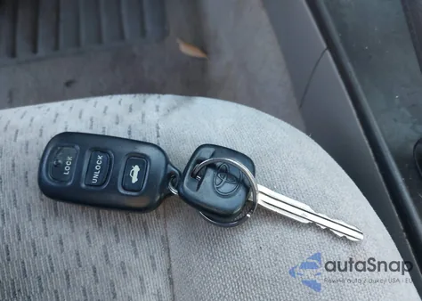 2002 Toyota Camry Le z USA, uszkodzony, nr VIN 4T1BE32KX2U117098